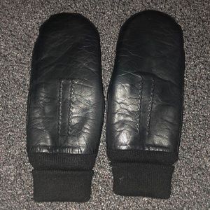 NEW Black leather gloves